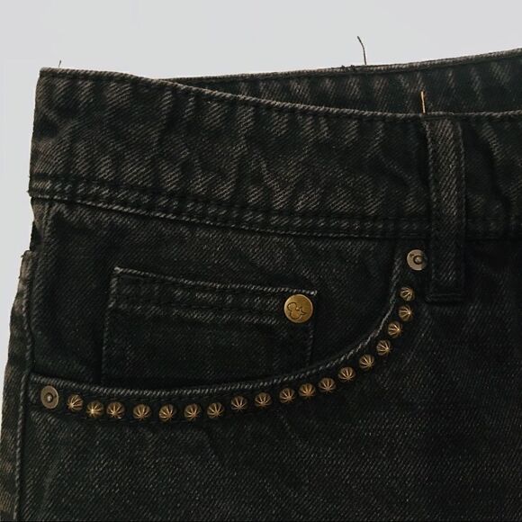 š Hā&āMāblackĀ denimāembellishedācutoffsāSzā4 - Picture 3 of 6